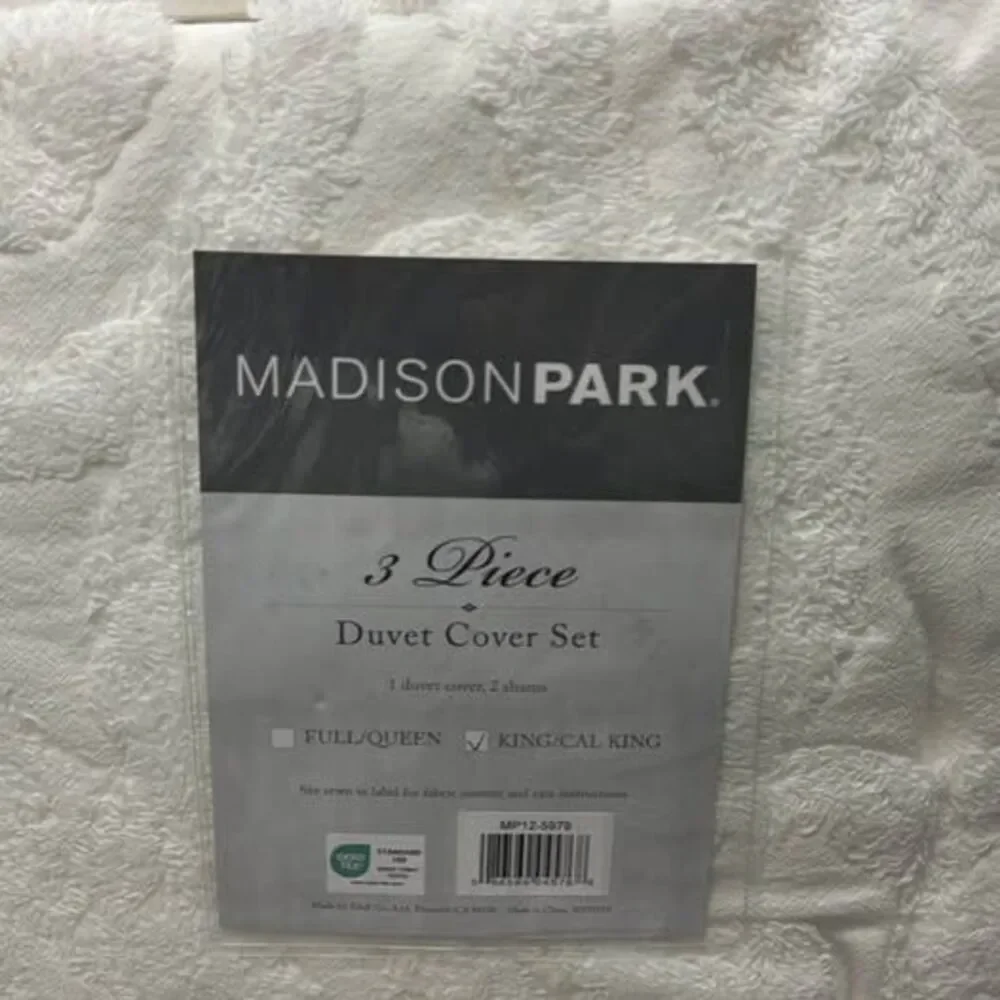 3 Piece Cal-King/King Duvet Cover Set Madison Park New Tufted Design Medallion
